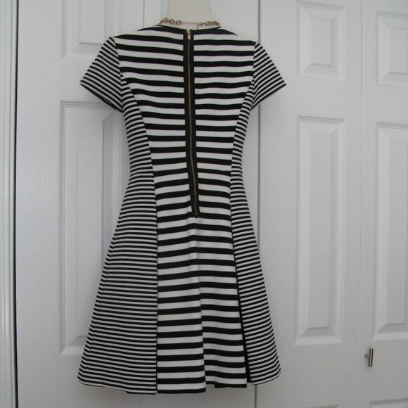 BANANA REPUBLIC - Stripe pleated V neck dress - Picture 5 of 12